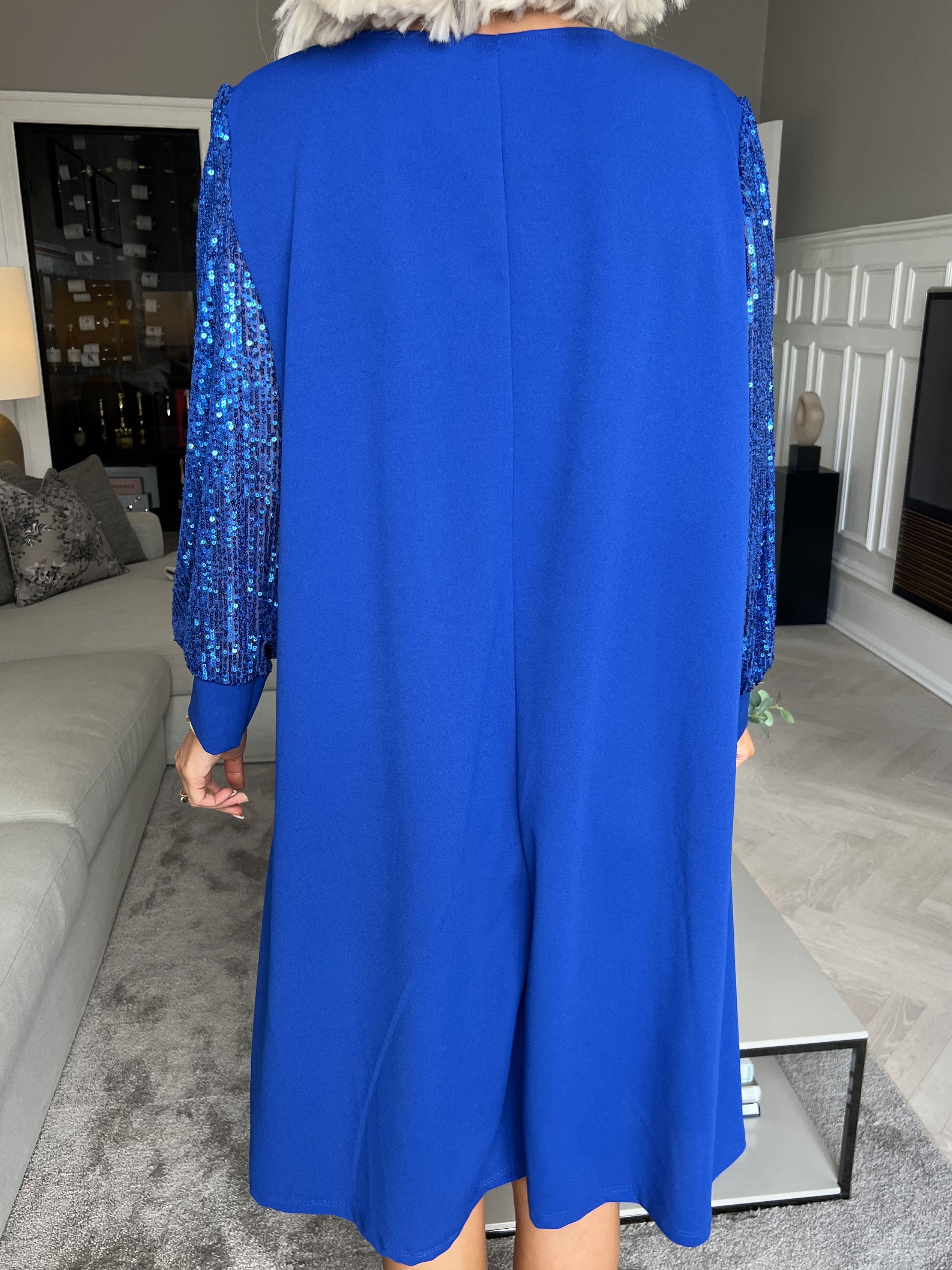 Djamila - Fin klänning med paljettärmar